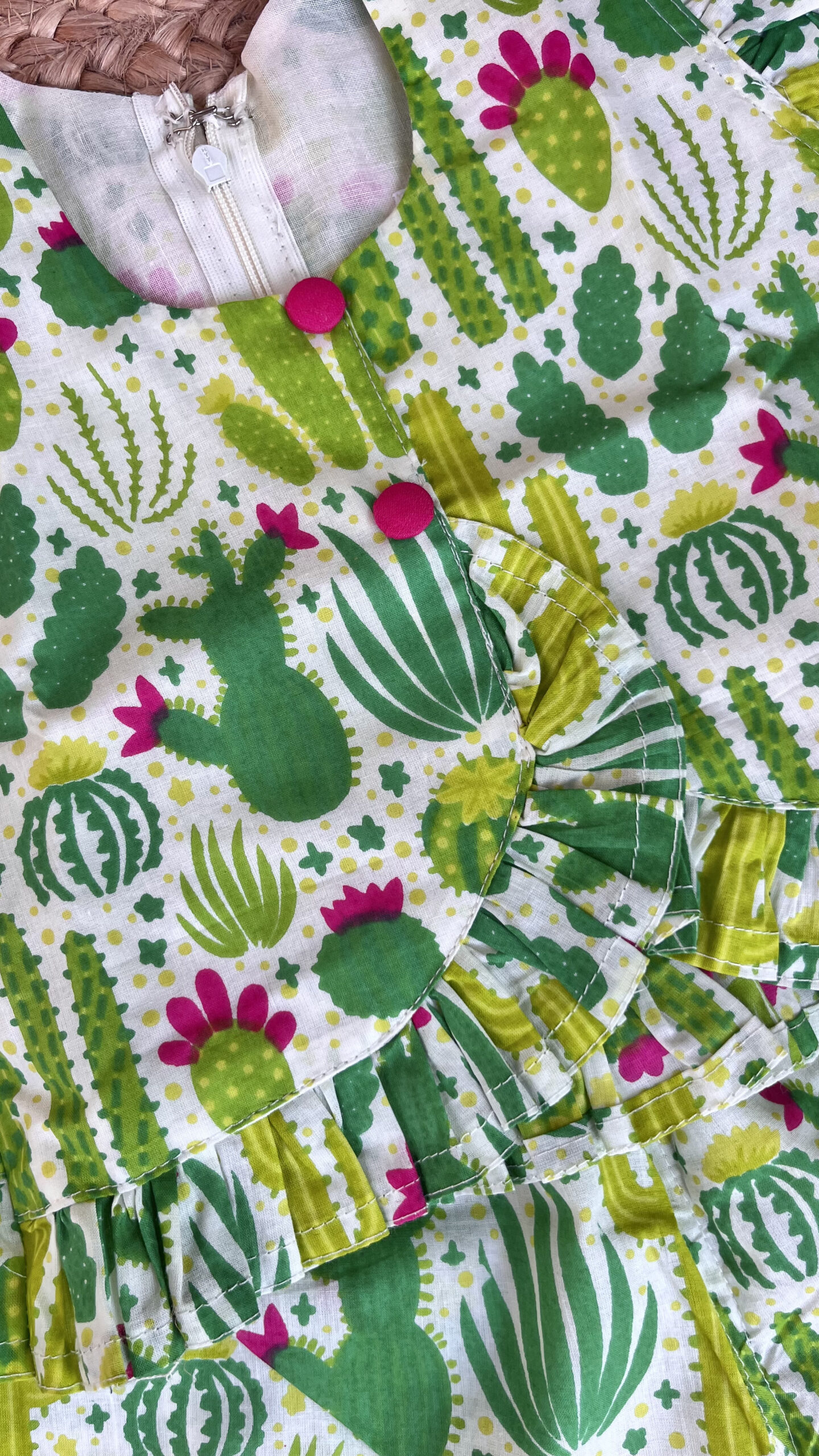 Green white cactus print coord set - Image 3